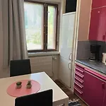 Huoneisto Keskusta-asunto 52 M2, Kauppakeskuksen Vieressae *