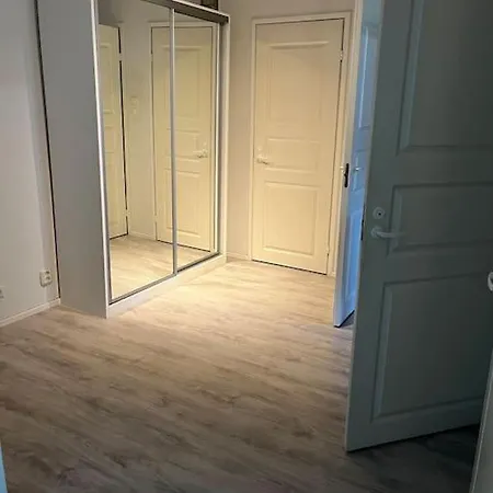 Keskusta-asunto 52 M2, Kauppakeskuksen Vieressae Hyvinkää