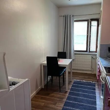 Keskusta-asunto 52 M2, Kauppakeskuksen Vieressae Lägenhet *