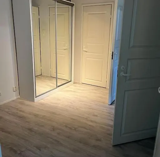 Keskusta-asunto 52 M2, Kauppakeskuksen Vieressae Hyvinkää