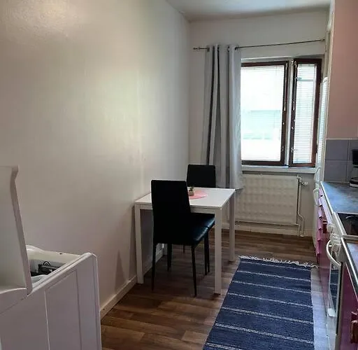 Keskusta-asunto 52 M2, Kauppakeskuksen Vieressae Lägenhet *