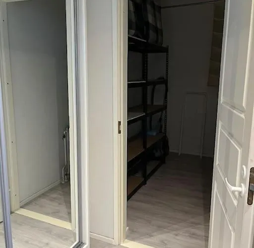 Keskusta-asunto 52 M2, Kauppakeskuksen Vieressae Lägenhet Hyvinkää