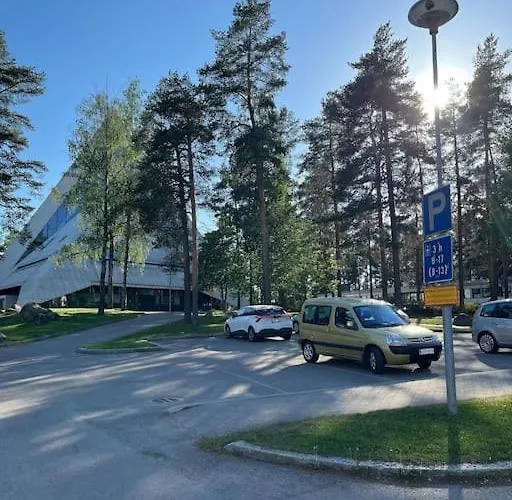 Keskusta-asunto 52 M2, Kauppakeskuksen Vieressae Lägenhet *