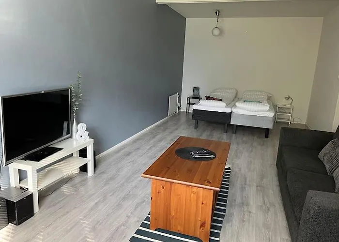 Keskusta-asunto 52 M2, Kauppakeskuksen Vieressae Lägenhet